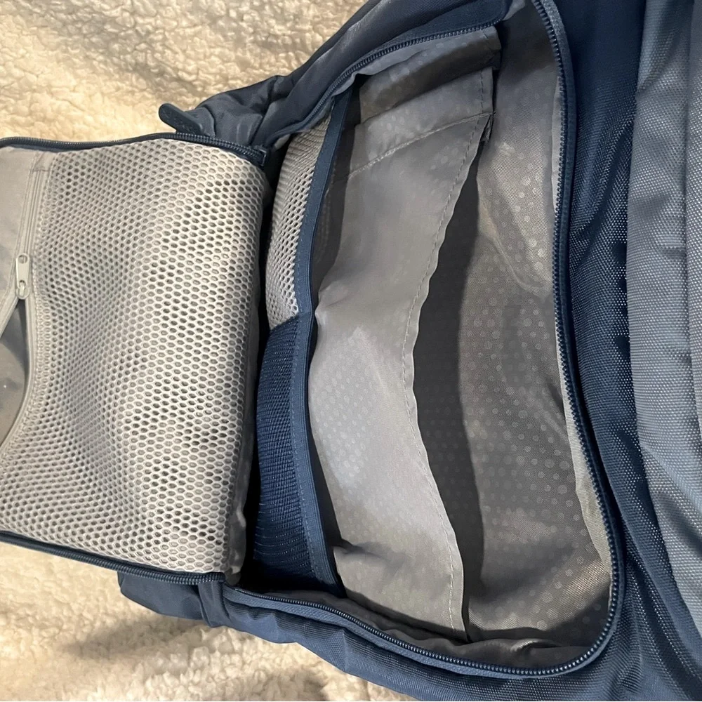Speck MightyPack for digital commuters - tech protection and travel friendly